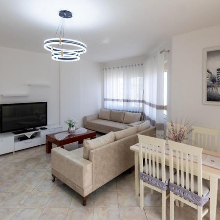 Spacious 2 Bedroom Apartment In Durres Beach ภายนอก รูปภาพ