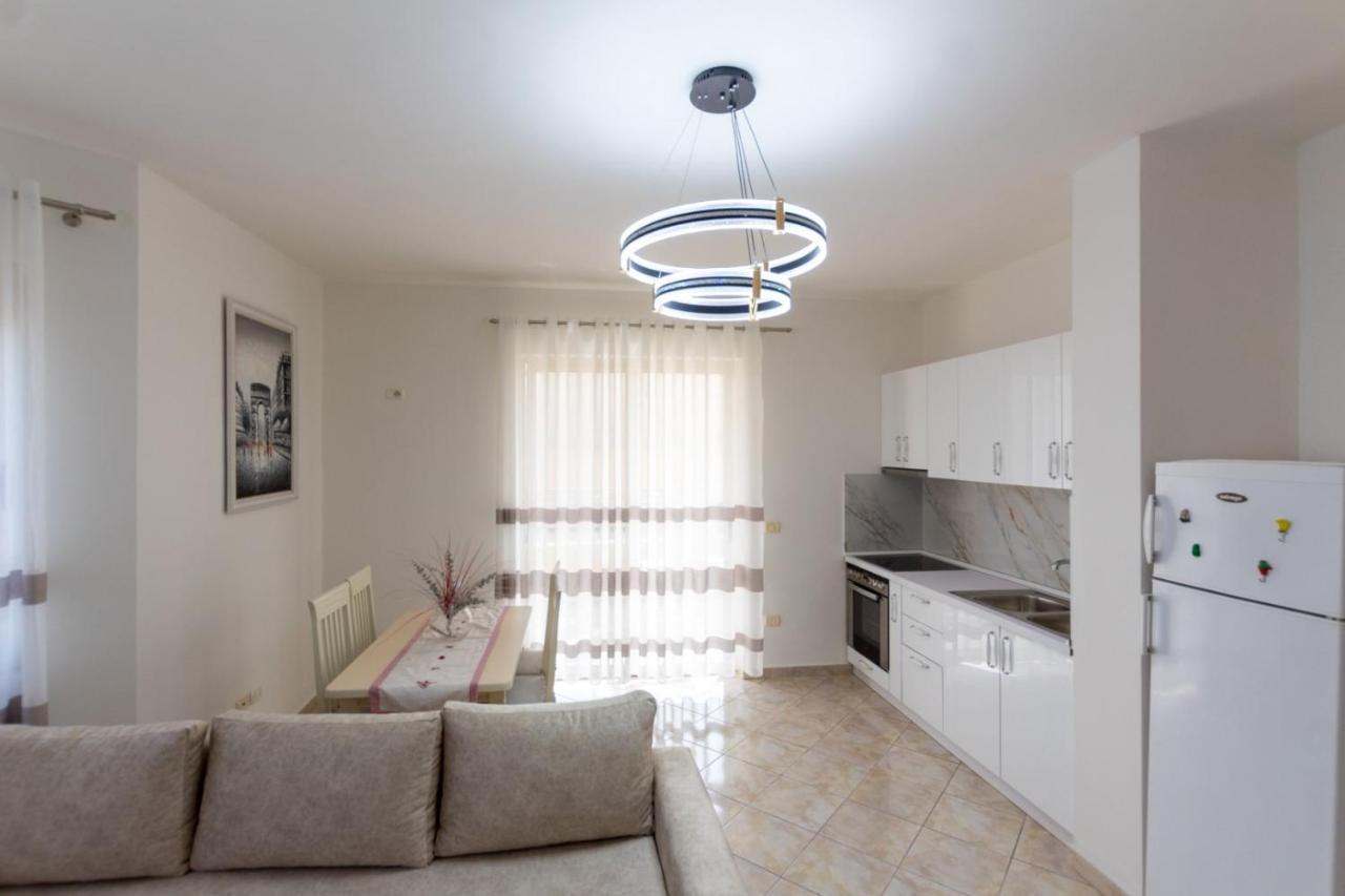 Spacious 2 Bedroom Apartment In Durres Beach ภายนอก รูปภาพ