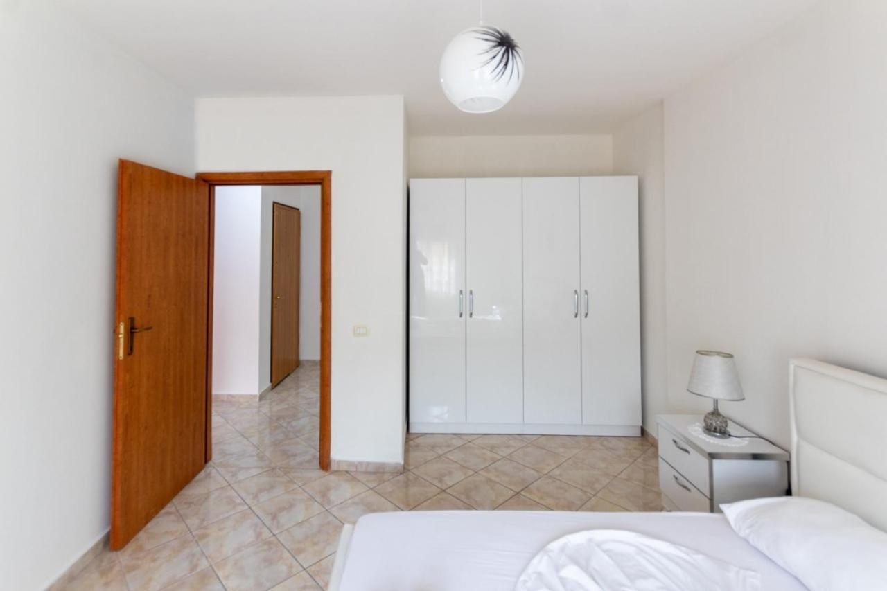 Spacious 2 Bedroom Apartment In Durres Beach ภายนอก รูปภาพ