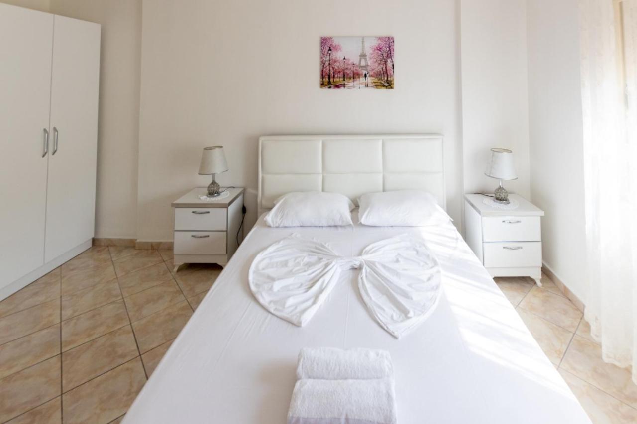 Spacious 2 Bedroom Apartment In Durres Beach ภายนอก รูปภาพ