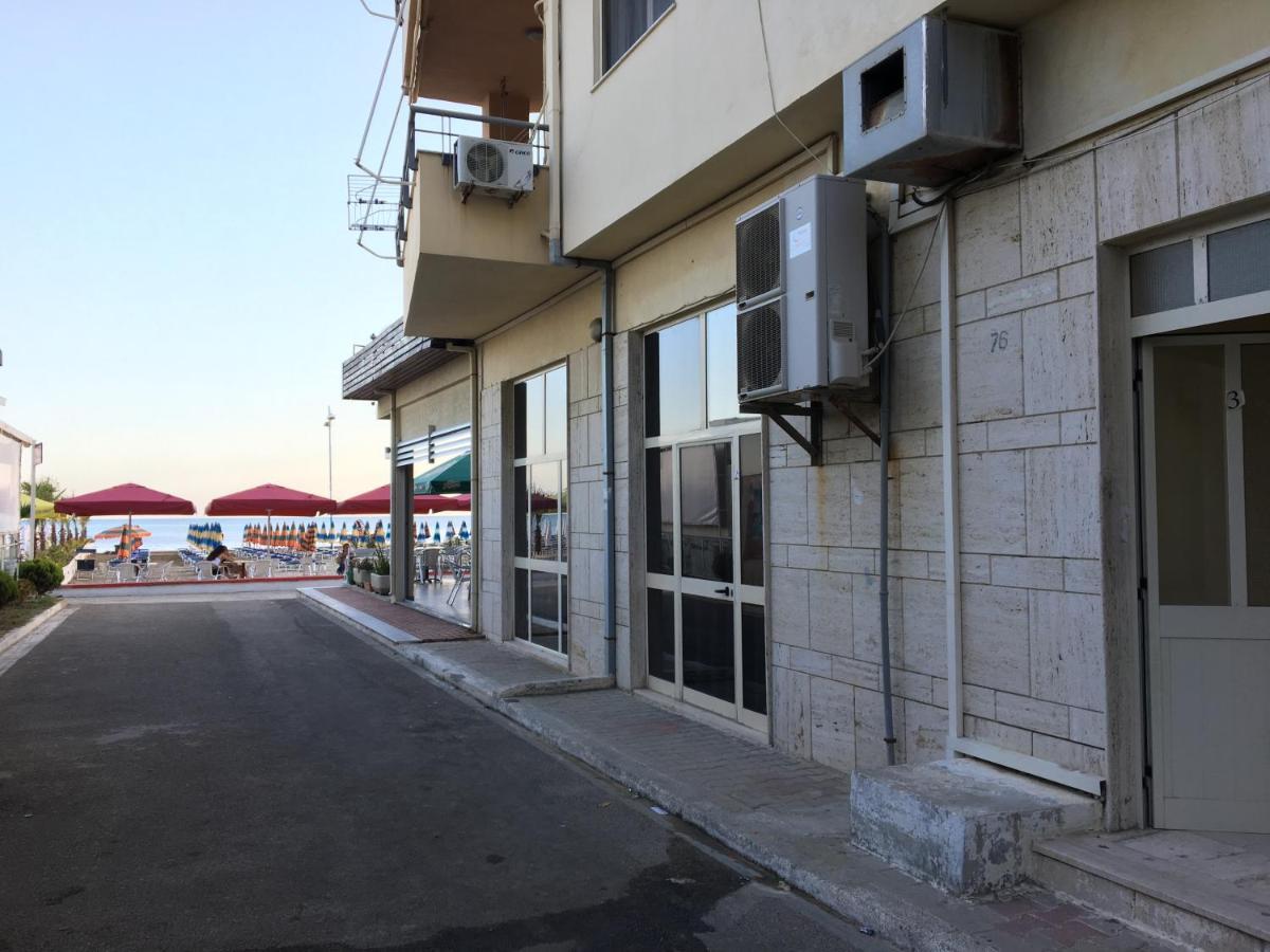 Spacious 2 Bedroom Apartment In Durres Beach ภายนอก รูปภาพ