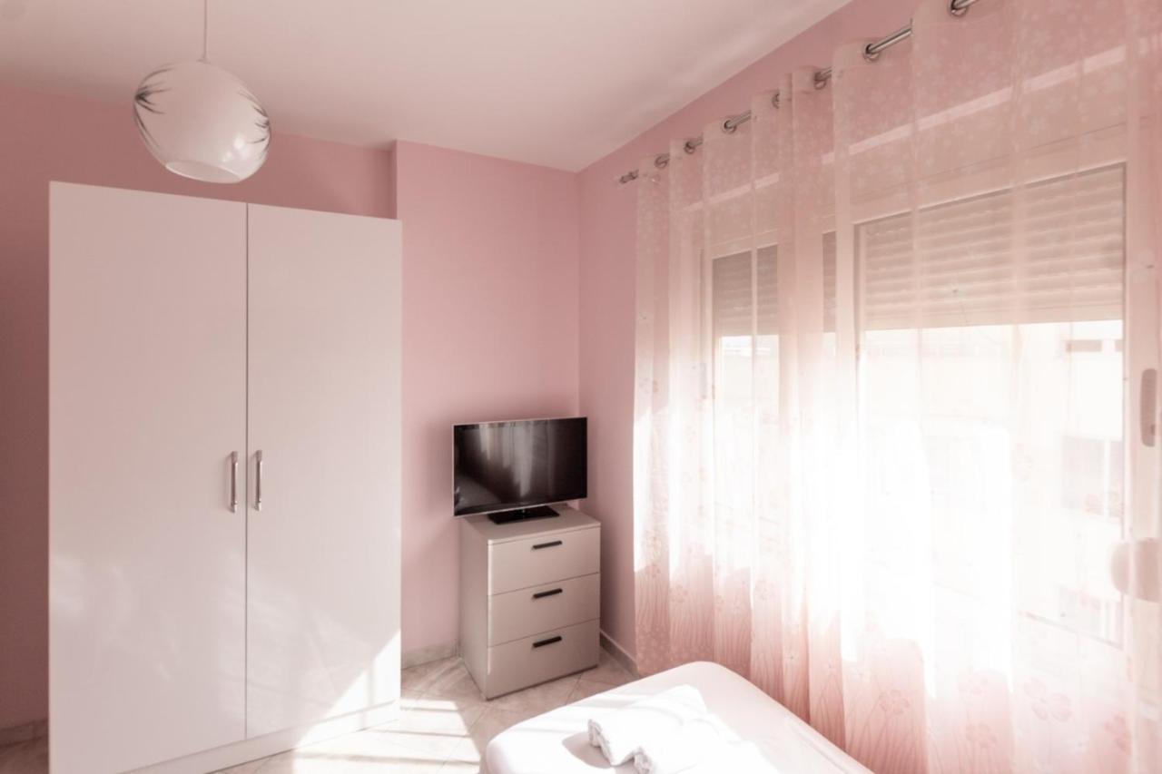 Spacious 2 Bedroom Apartment In Durres Beach ภายนอก รูปภาพ