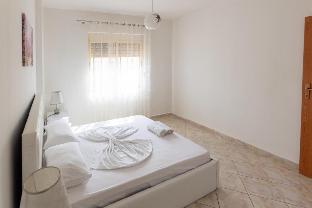 Spacious 2 Bedroom Apartment In Durres Beach ภายนอก รูปภาพ