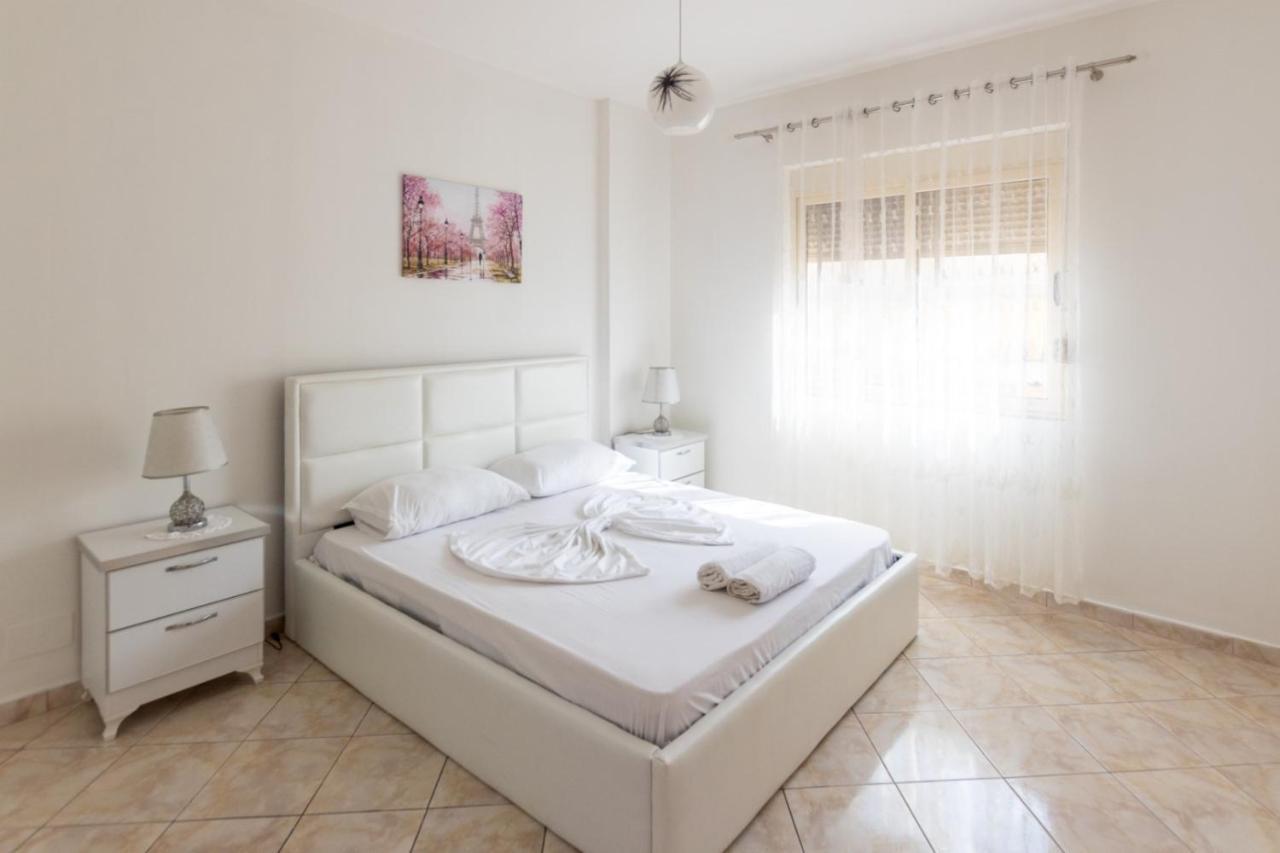 Spacious 2 Bedroom Apartment In Durres Beach ภายนอก รูปภาพ