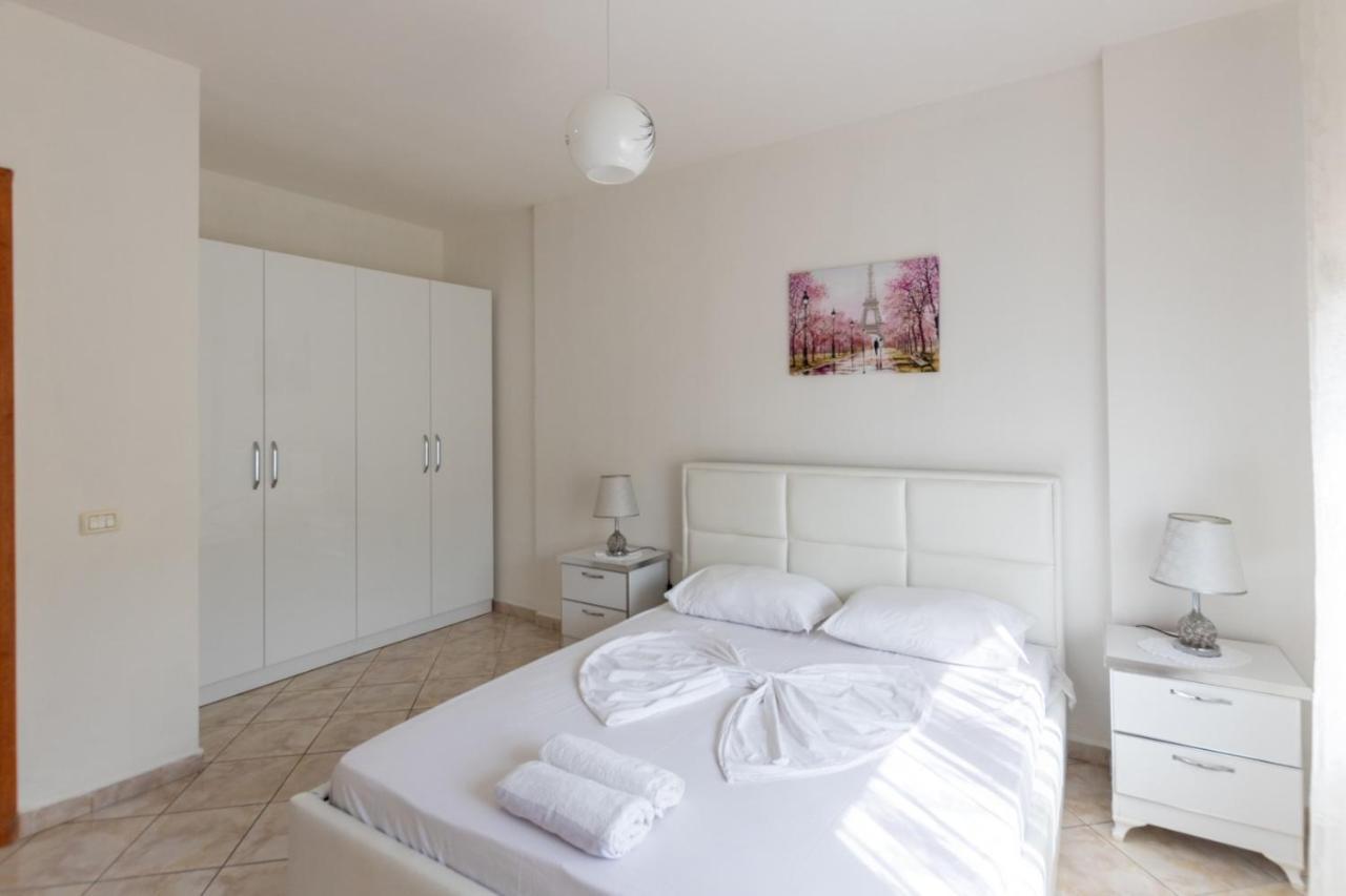 Spacious 2 Bedroom Apartment In Durres Beach ภายนอก รูปภาพ