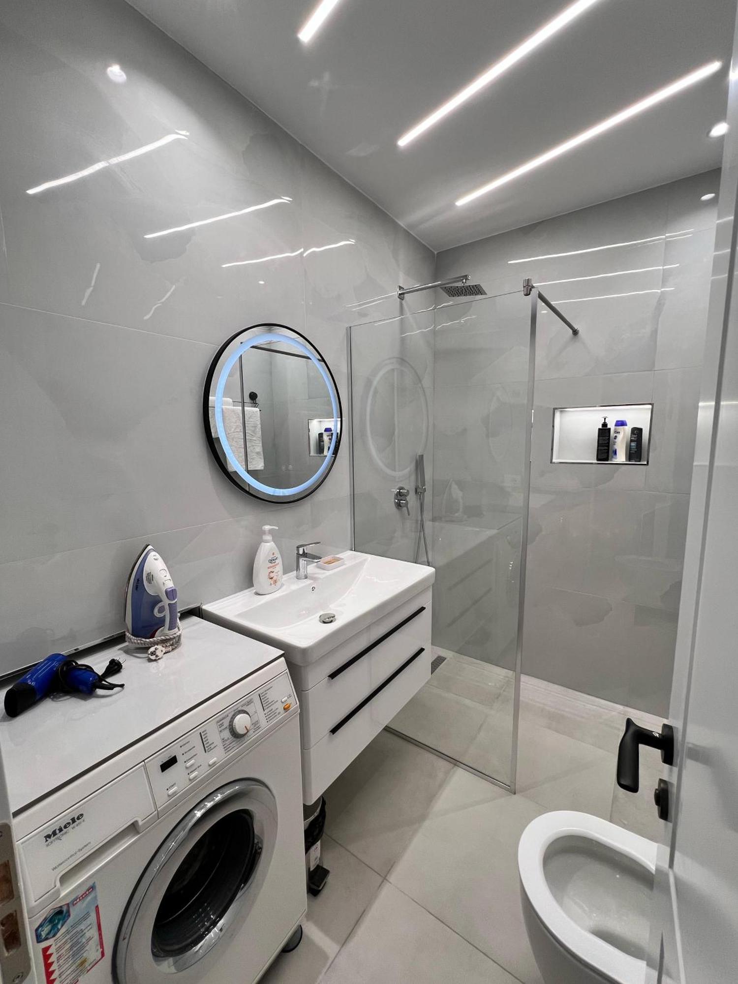 Spacious 2 Bedroom Apartment In Durres Beach ภายนอก รูปภาพ